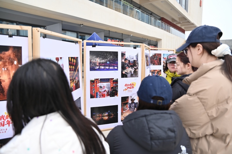 作品展现场 (1)(1).jpg 作品展现场 (1)(1).jpg